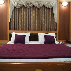 Hotel Valiant